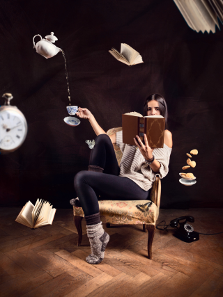 surreal-woman-reading